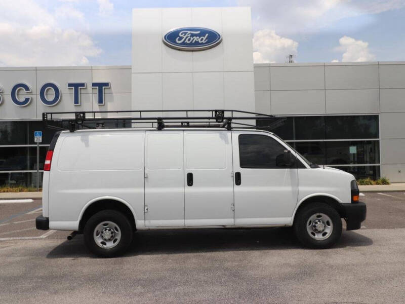 2022 Chevrolet Express 2500