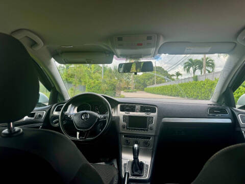 2016 Volkswagen Golf TSI S