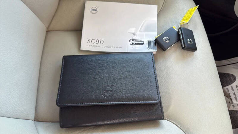 2020 Volvo XC90 T6 Momentum 6-Passenger