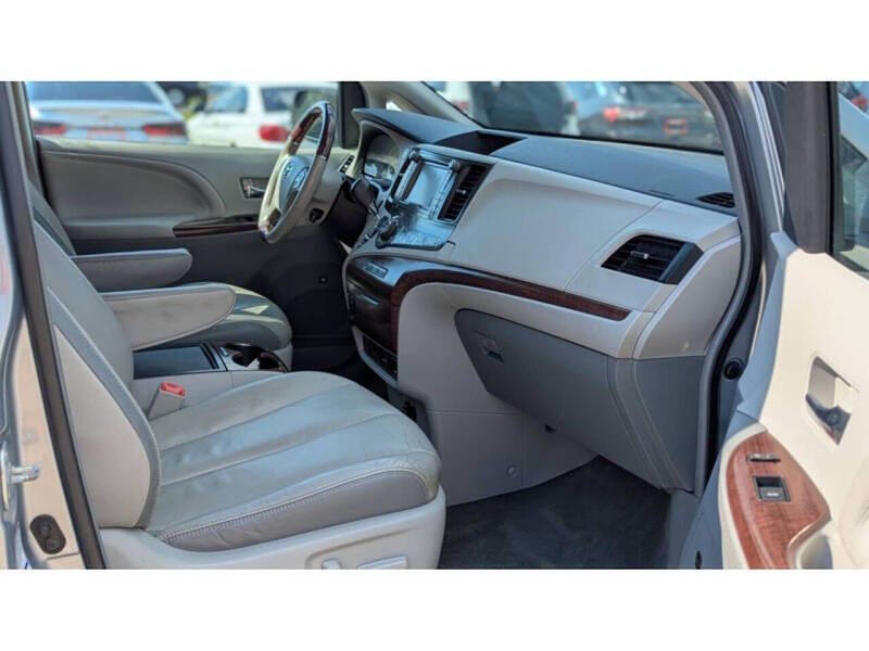 2014 Toyota Sienna Limited 7-Passenger