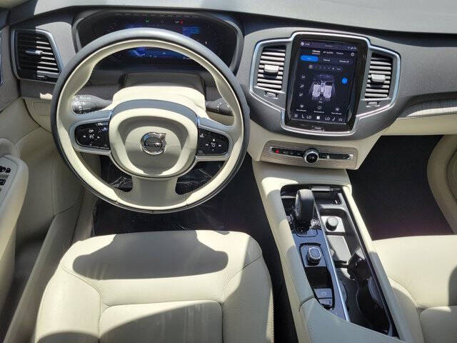 2025 Volvo XC90 B6 Core Bright Theme