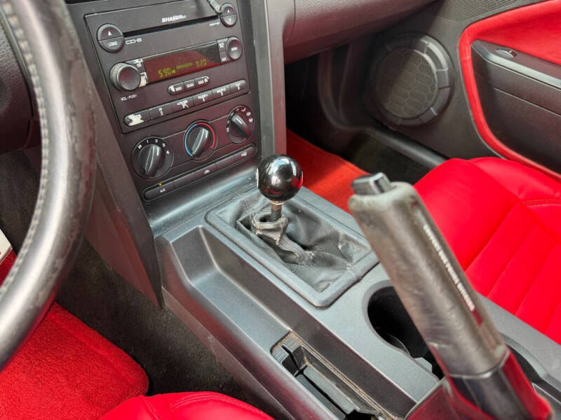 2005 Ford Mustang GT Deluxe