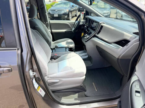 2016 Toyota Sienna LE 7-Passenger