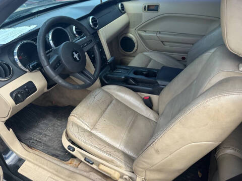 2005 Ford Mustang V6 Deluxe