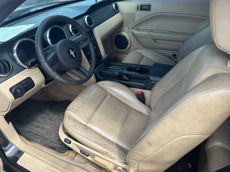 2005 Ford Mustang V6 Deluxe