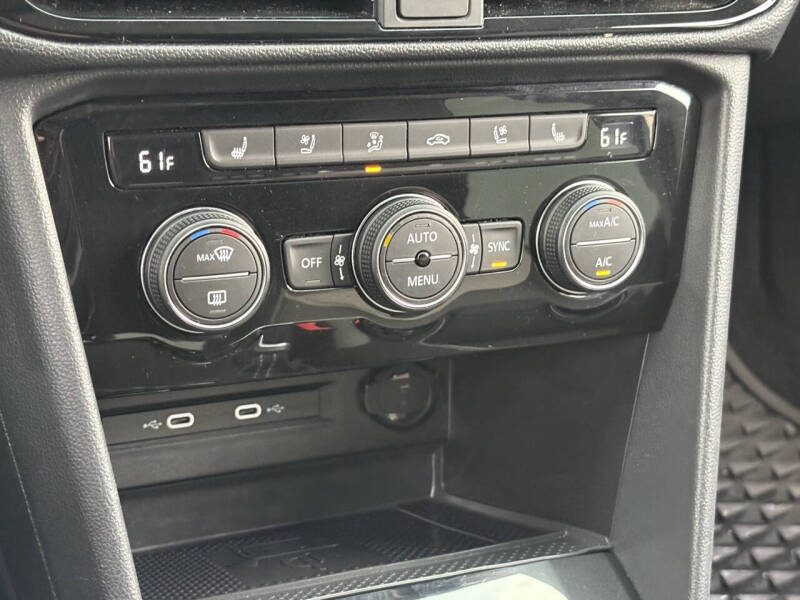 2024 Volkswagen Taos SEL 4Motion