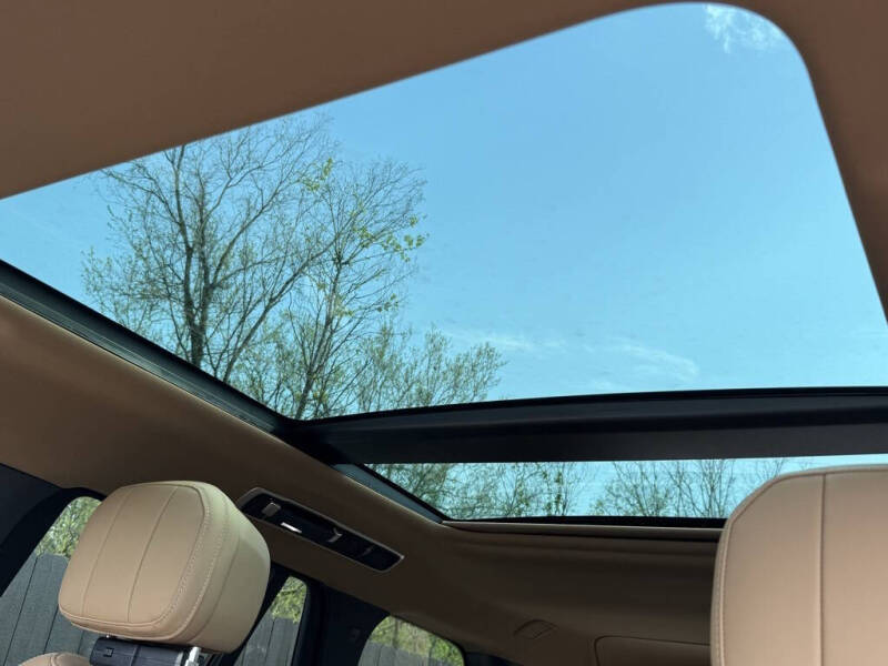 2025 Land Rover Range Rover P550e SE