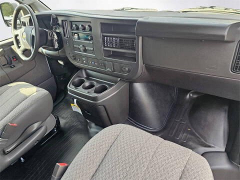 2025 Chevrolet Express 2500