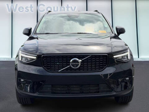 2025 Volvo XC40 B5 Plus Dark Theme