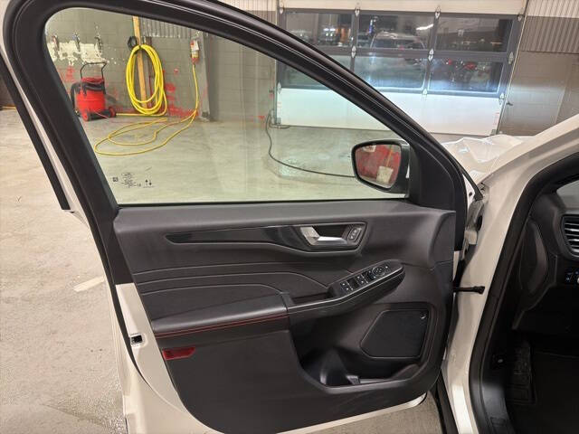 2025 Ford Escape Hybrid ST-Line Select