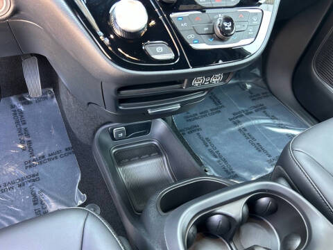 2025 Chrysler Voyager LX