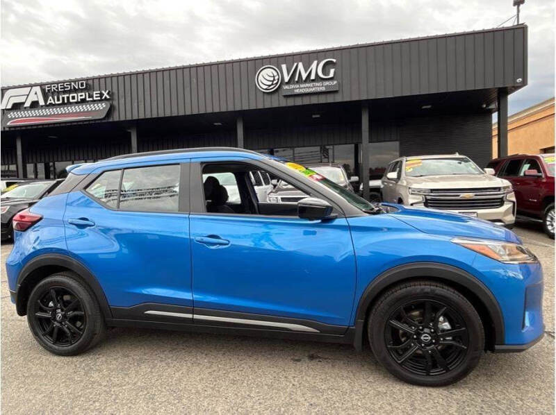 2023 Nissan Kicks SR