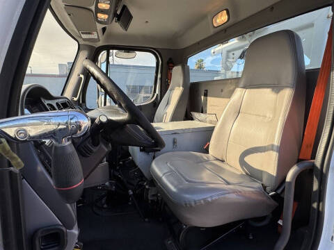 2015 Freightliner M2 106