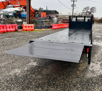 2015 Isuzu NRR  23' Flatbed + Lift Gate
