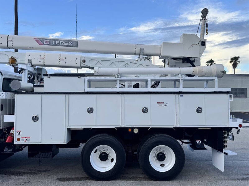 2017 Freightliner M2 106