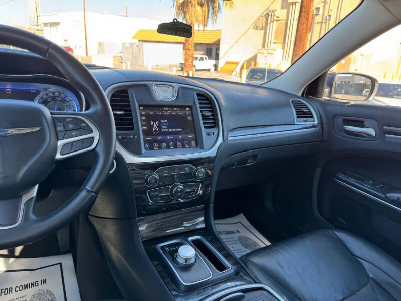 2017 Chrysler 300 Limited