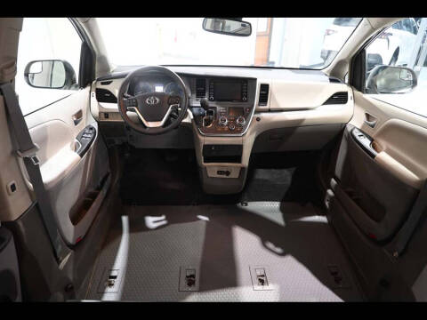 2019 Toyota Sienna LE Mobility 7-Passenger