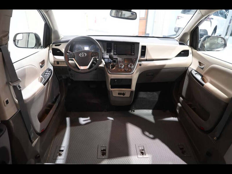 2019 Toyota Sienna LE Mobility 7-Passenger