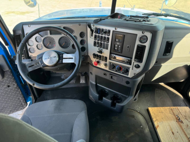 2012 Mack CHU613 With Wet Kit