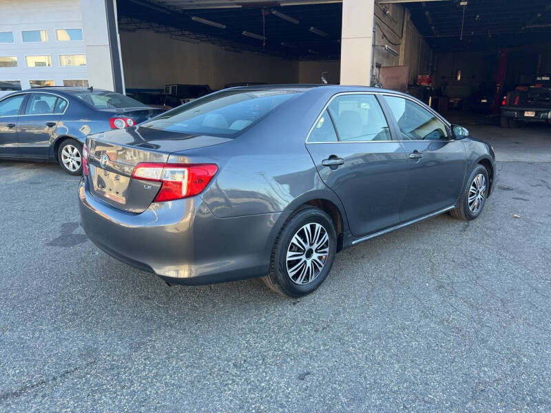 2014 Toyota Camry LE photo 12