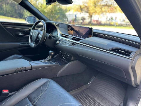 2021 Lexus ES 300h Ultra Luxury