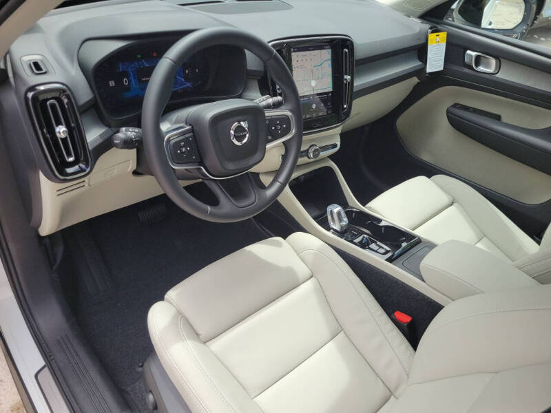 2026 Volvo XC40 B5 Plus