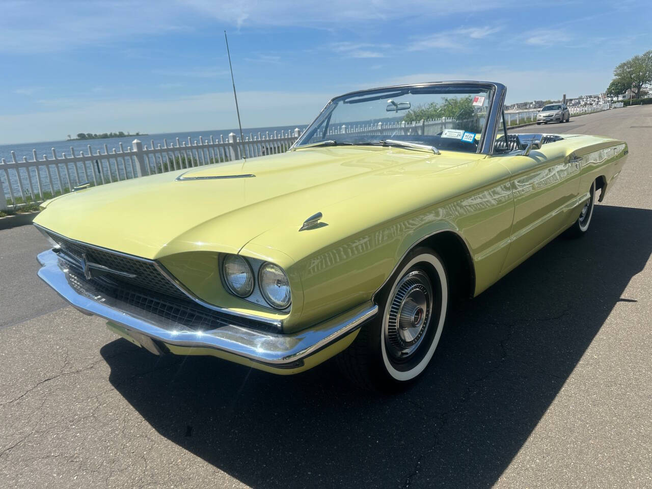 1966 Ford Thunderbird 4