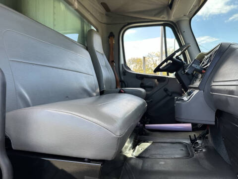 2007 Freightliner M2 106