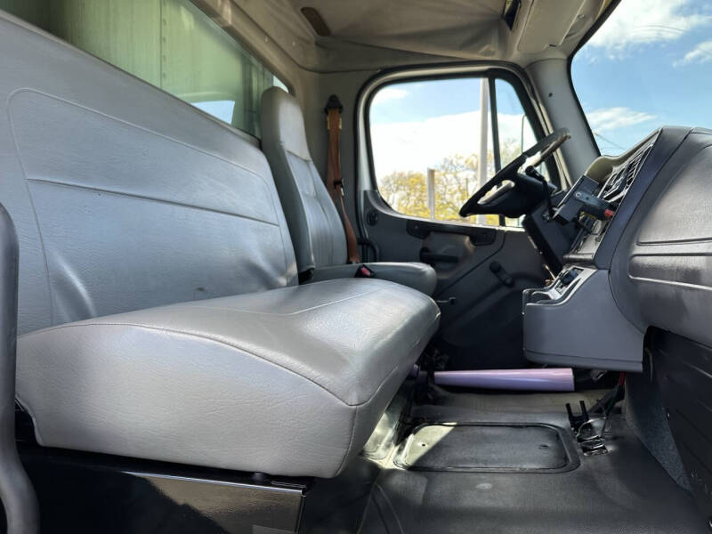 2007 Freightliner M2 106