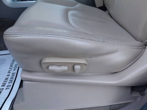 2012 Nissan Pathfinder LE