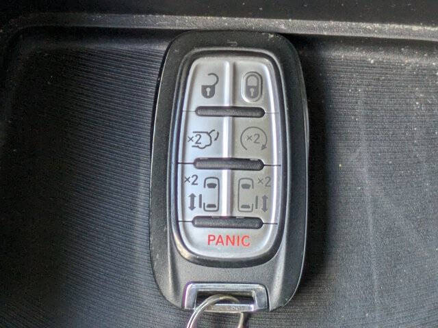 2025 Chrysler Voyager LX