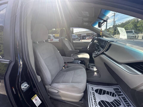 2016 Toyota Sienna LE 8-Passenger