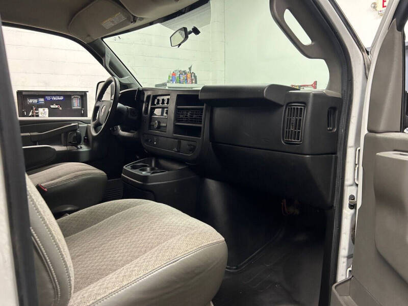 2017 GMC Savana 2500