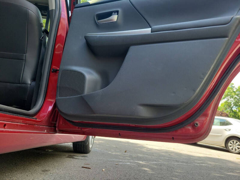 2013 Toyota Prius v Five