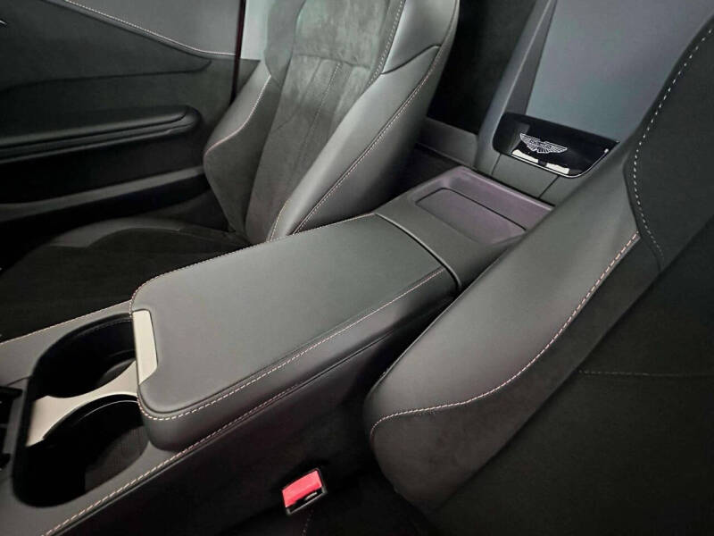 2025 Aston Martin Vantage