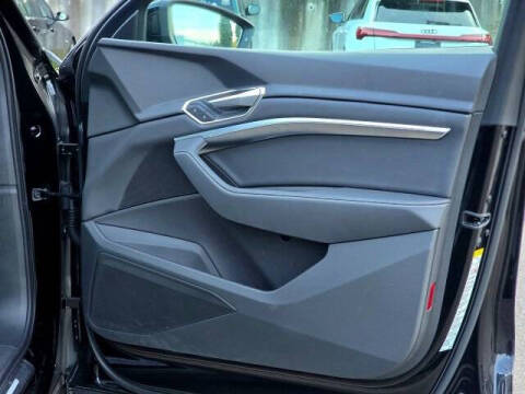 2022 Audi e-tron quattro Premium