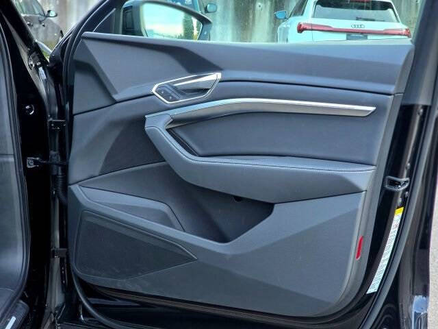 2022 Audi e-tron quattro Premium