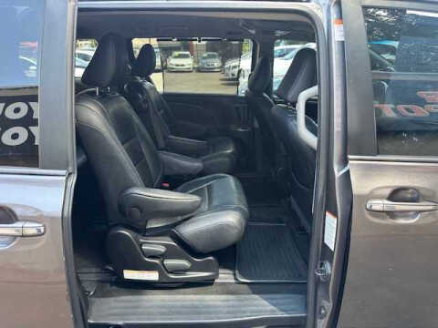 2017 Toyota Sienna SE Premium 8-Passenger