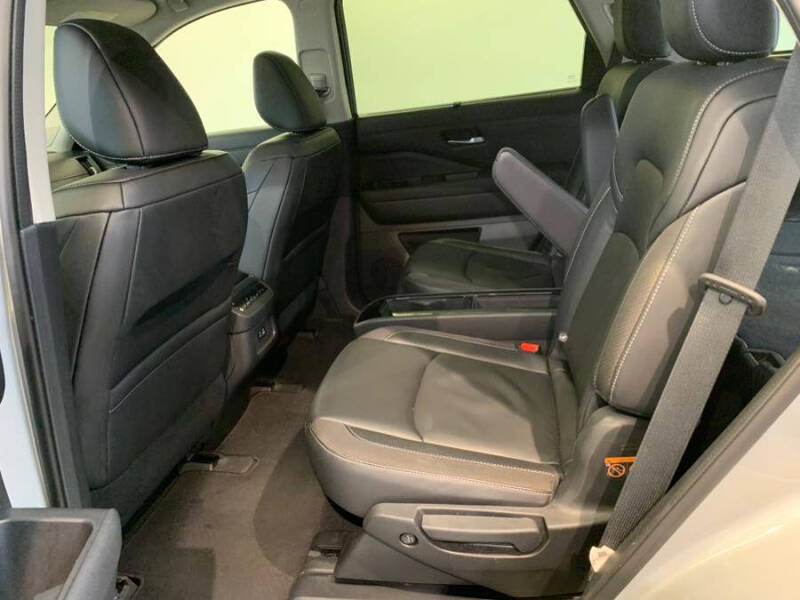 2022 Nissan Pathfinder SL