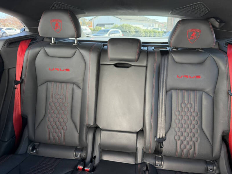 2023 Lamborghini Urus Performante