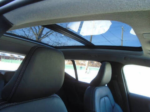 2024 Volvo XC40 B5 Plus Dark Theme