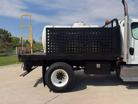 2019 Freightliner M2 106