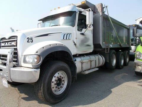 2015 Mack GU713