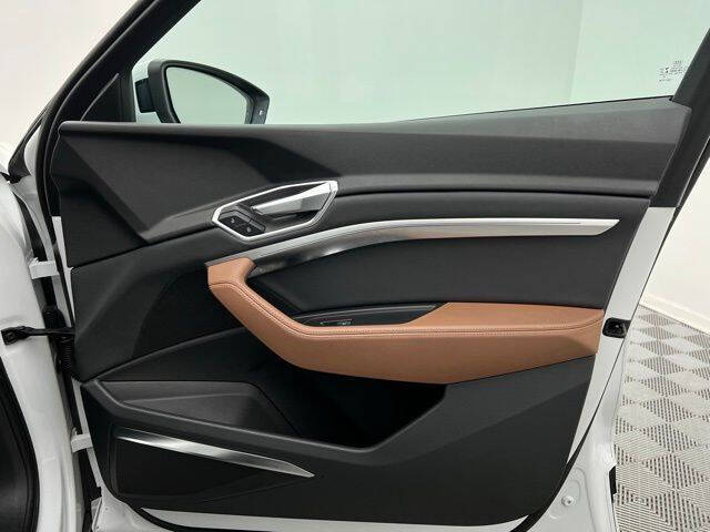 2021 Audi e-tron quattro Premium Plus