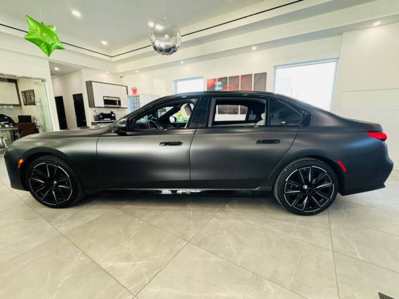 2023 BMW 7 Series 740i