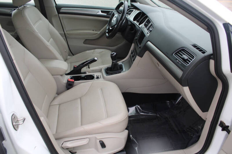 2017 Volkswagen Golf TSI S