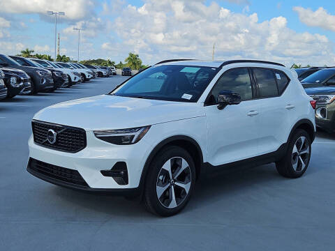 2026 Volvo XC40 B5 Plus