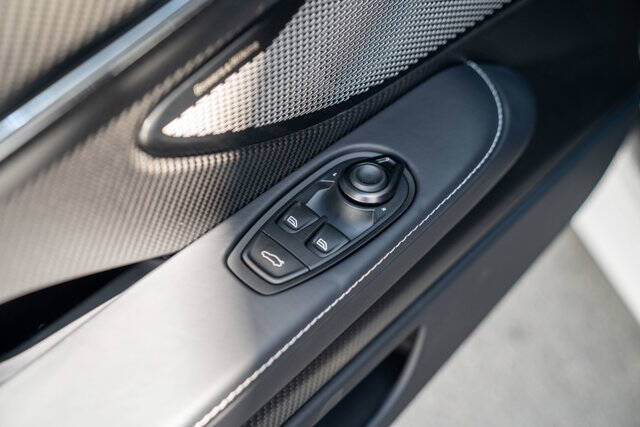 2024 Aston Martin DB12 16