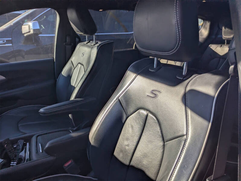 2023 Chrysler Pacifica Plug-In Hybrid Limited