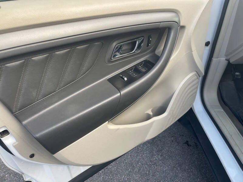 2011 Ford Taurus SEL